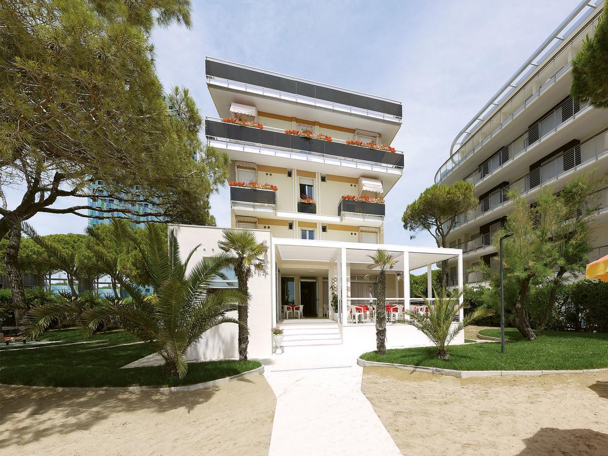 Hotel Bertha Fronte Mare Lido di Jesolo Exterior photo