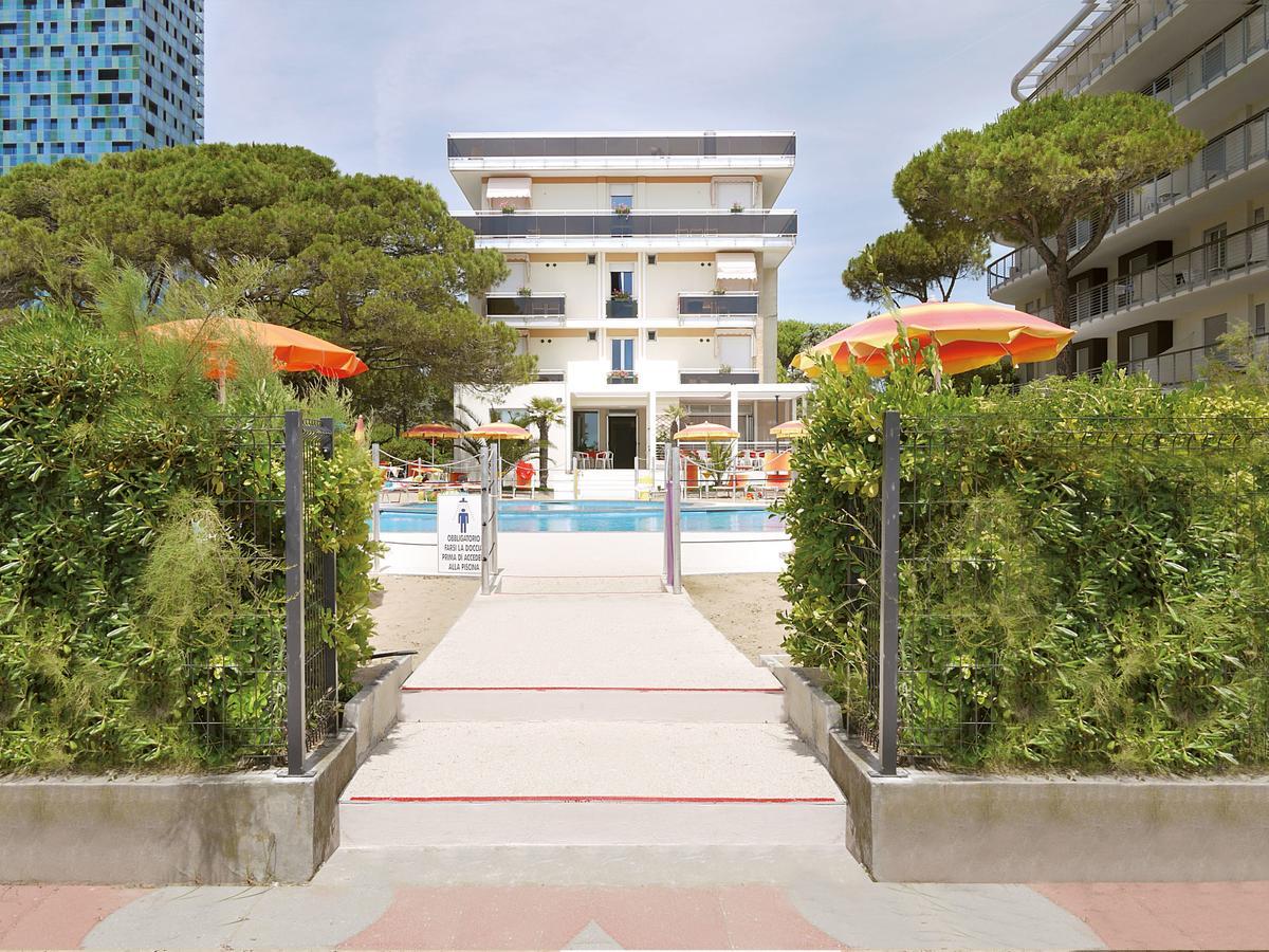 Hotel Bertha Fronte Mare Lido di Jesolo Exterior photo