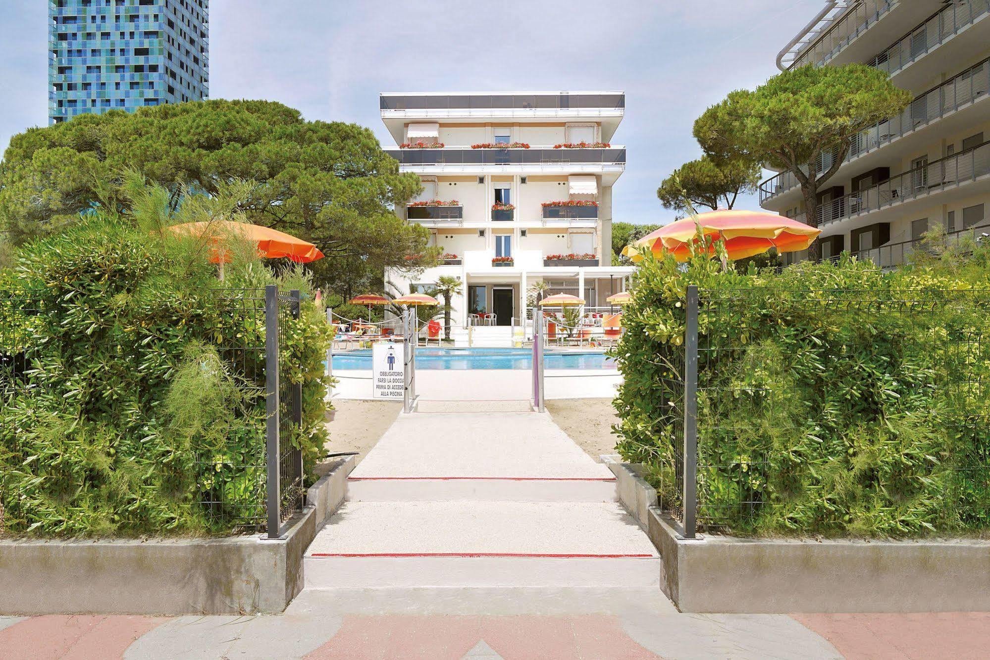 Hotel Bertha Fronte Mare Lido di Jesolo Exterior photo