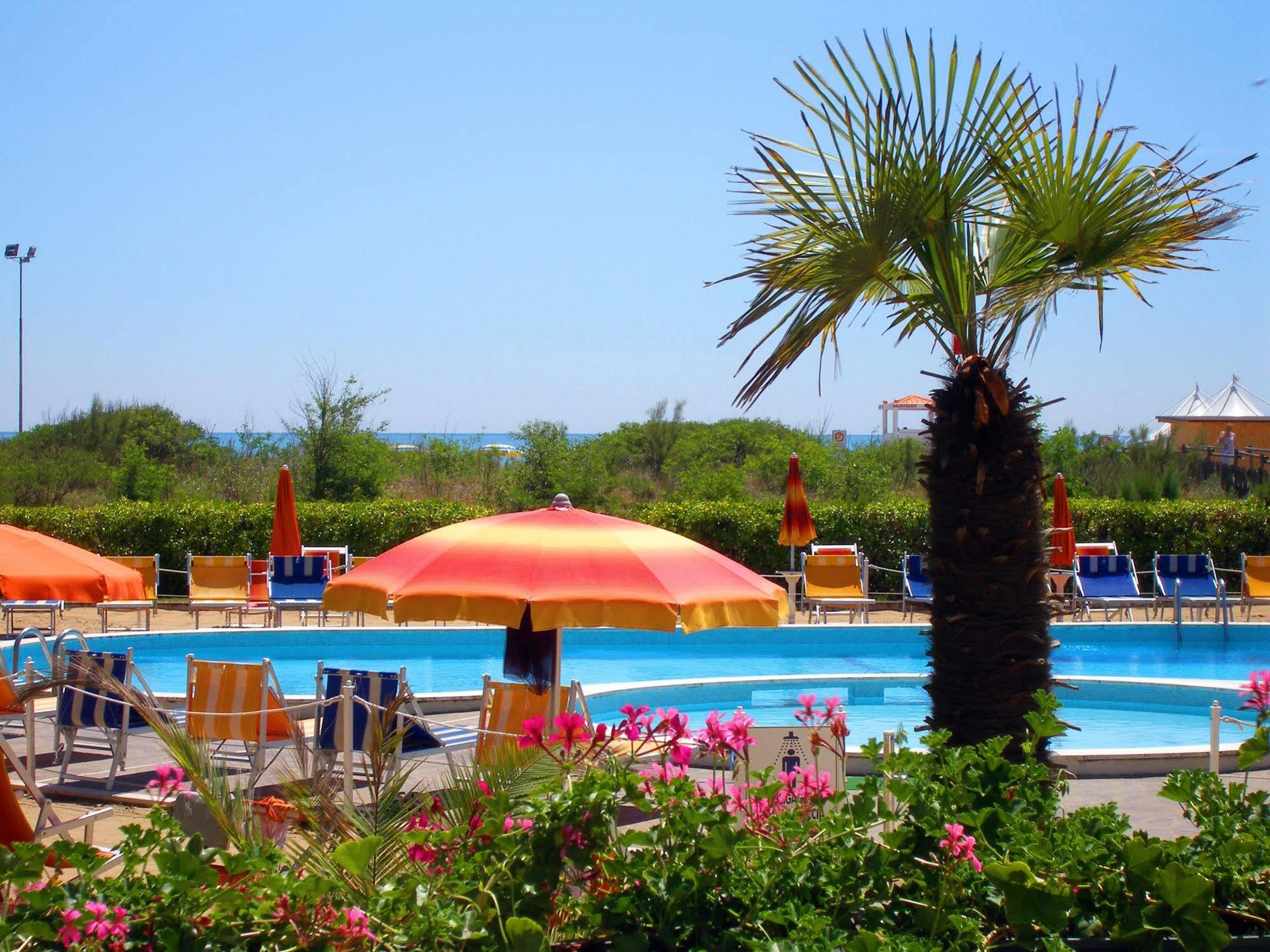 Hotel Bertha Fronte Mare Lido di Jesolo Exterior photo